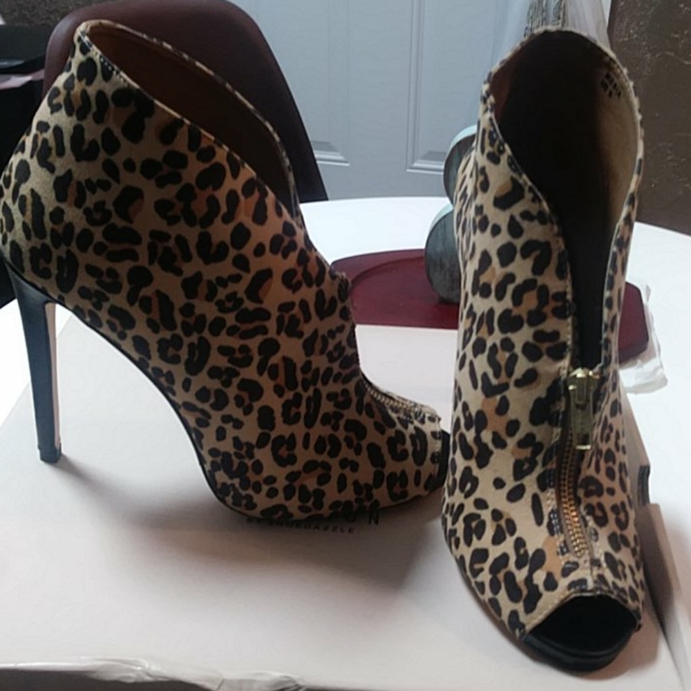Leopard print sexy stilettos